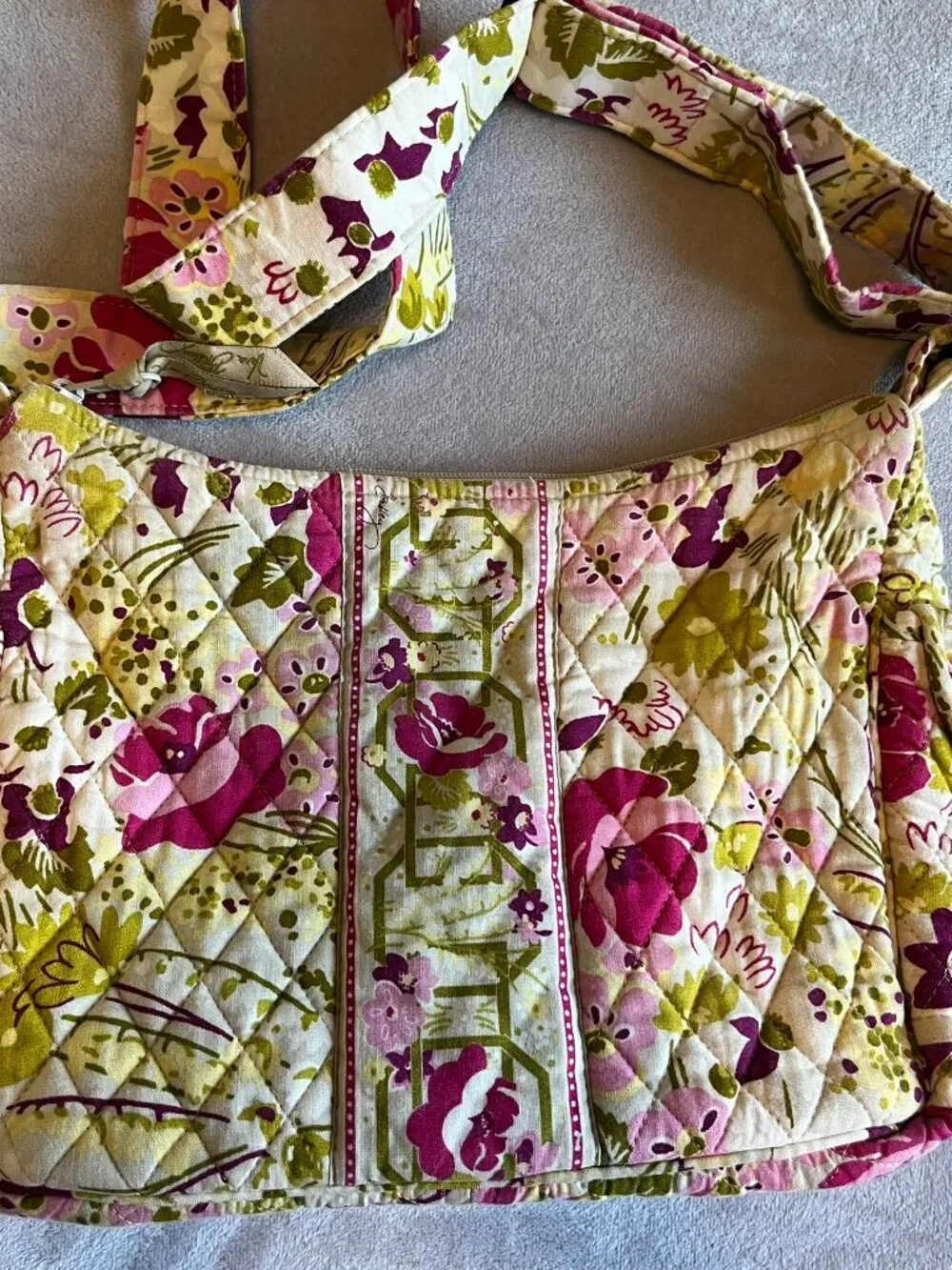 Vera Bradley On The Go Crossbody Purse Retired Make Me Blush pattern Pink Green